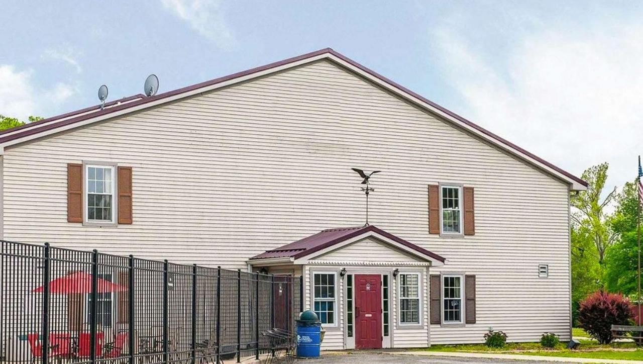 Royal Inn Rockville Exterior photo